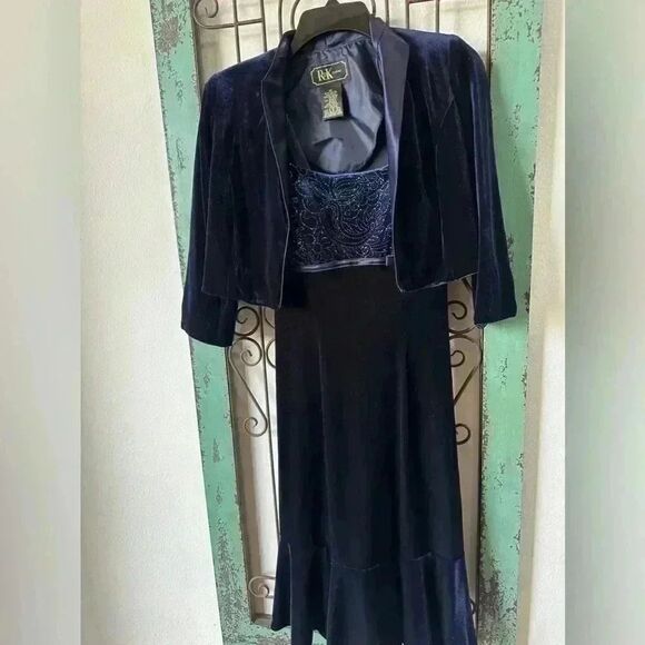R&K formal velvet dress with matching bolero jacket. Sparkles at the bust. - Picture 6 of 11